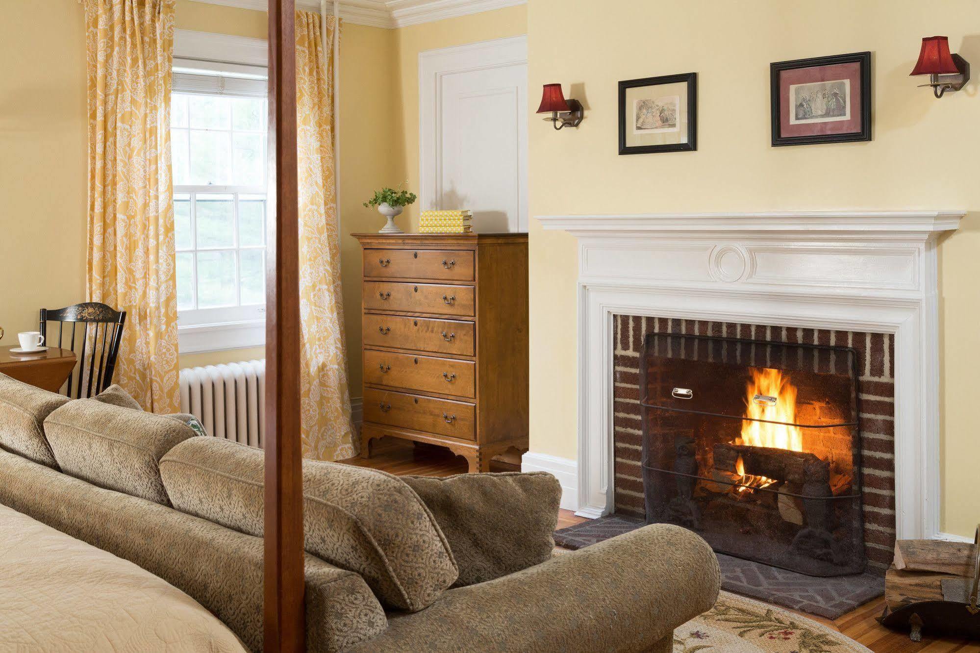 Four Chimneys Inn Bennington Esterno foto